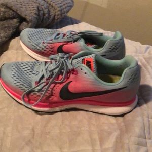 Nike Xoom used cute pink blue tennis shoes